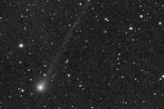 У кометы Еленина наблюдается длинный ионный хвост