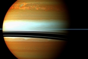 Кассини изучает Сатурн и его окрестности