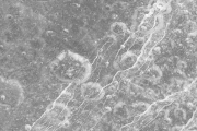 Космический аппарат «Кассини» приблизился к Дионе на рекордно малое расстояние