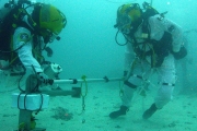 Перед тем как пойти далеко в открытый космос NASA направляется глубоко под воду
