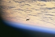 МКС зафиксировала на камеру гигантский летающий объект