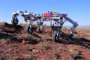 НАСА разрабатывает шестиногий транспортёр для лунной базы 